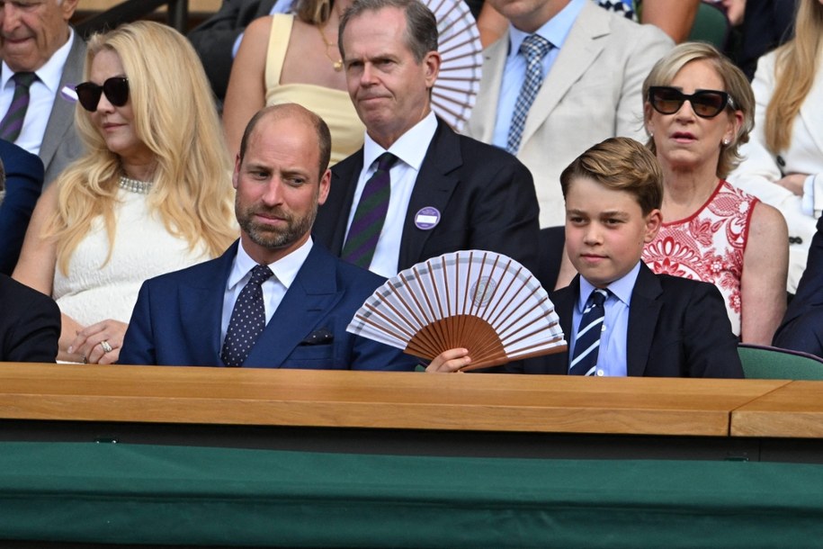 Zgodnie z zasadami obowiązującymi królewską rodzinę, od dziś książę George nie powinien latać z ojcem /Abaca /PAP
