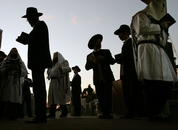 Zgodnie z żydowską tradycją pogrzeb powinien zostać zorganizowany w ciągu doby od zgonu /Getty Images/Flash Press Media