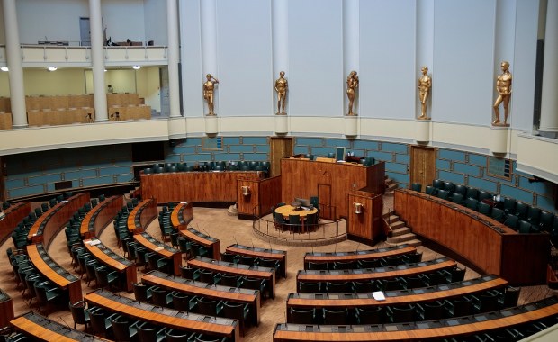 Zgon w gmachu parlamentu. Media piszą o samobójstwie polityka