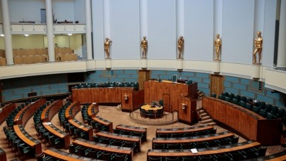 Zgon w gmachu parlamentu. Media piszą o samobójstwie polityka