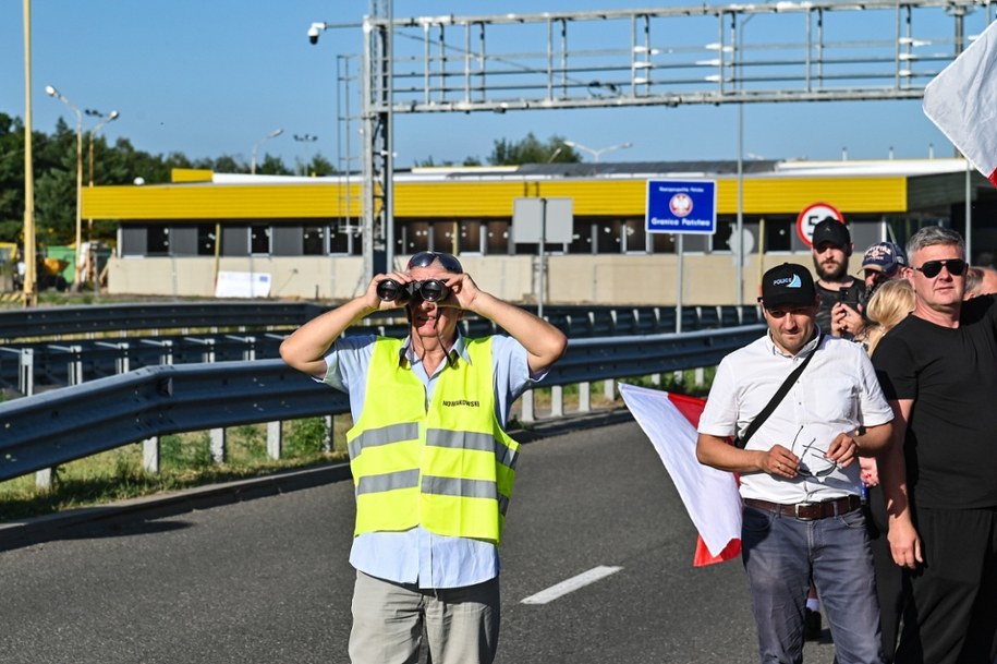 Zgromadzenie na granicy polsko-niemieckiej w Lubieszynie w „Obronie Polskich Granic” /Marcin Bielecki /PAP