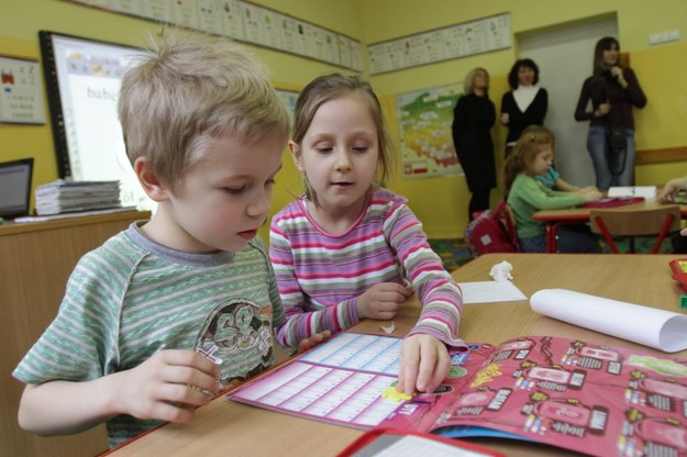 Zgromadzono pół miliona podpisów w obronie 6-latków /Bartłomiej Zborowski /PAP