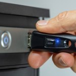 Zgubił pendrive'a z danymi ponad 4000 osób. Sanepid ukarany po wpadce pracownika