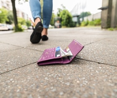Zgubiona karta: Co robić, żeby nie stracić pieniędzy? Zapamiętaj ten numer