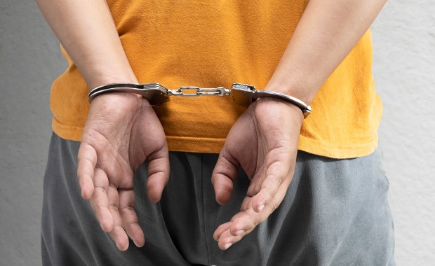 Zgwałcił i zabił 6-latkę. Publiczna egzekucja przy użyciu dźwigu