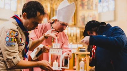 ZHP odebrał Betlejemskie Światło Pokoju. W tym roku nie wyruszyło z Groty Narodzenia