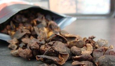 Зібрали відходи і зробили з них каво-чай. Чи варто пити каскару?