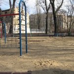 Zielona Góra: Konar spadł na plac zabaw, dzieci niegroźnie poszkodowane