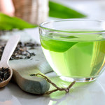 Zielona herbata: Jakie ma właściwości i dlaczego warto ją pić o określonych porach