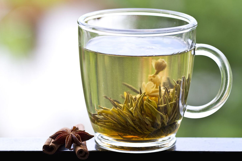 Zielona herbata jest drugim najpopularniejszym napojem na świecie /123RF/PICSEL