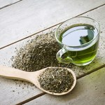 Zielona herbata lekiem na reumatoidalne zapalenie stawów?