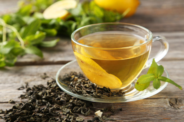 Zielona herbata ma właściwości antyoksydacyjne /Shutterstock