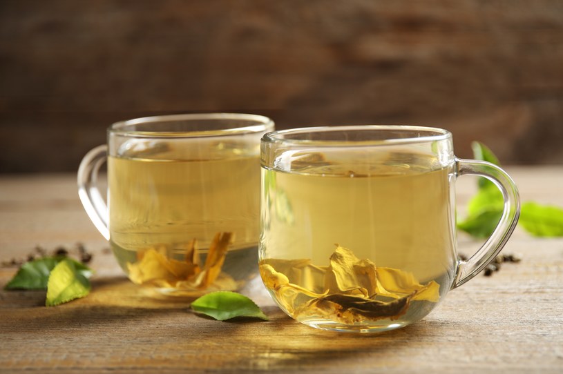 Zielona herbata słynie ze swoich prozdrowotnych właściwości. Może pomóc również przy alergii /123RF/PICSEL