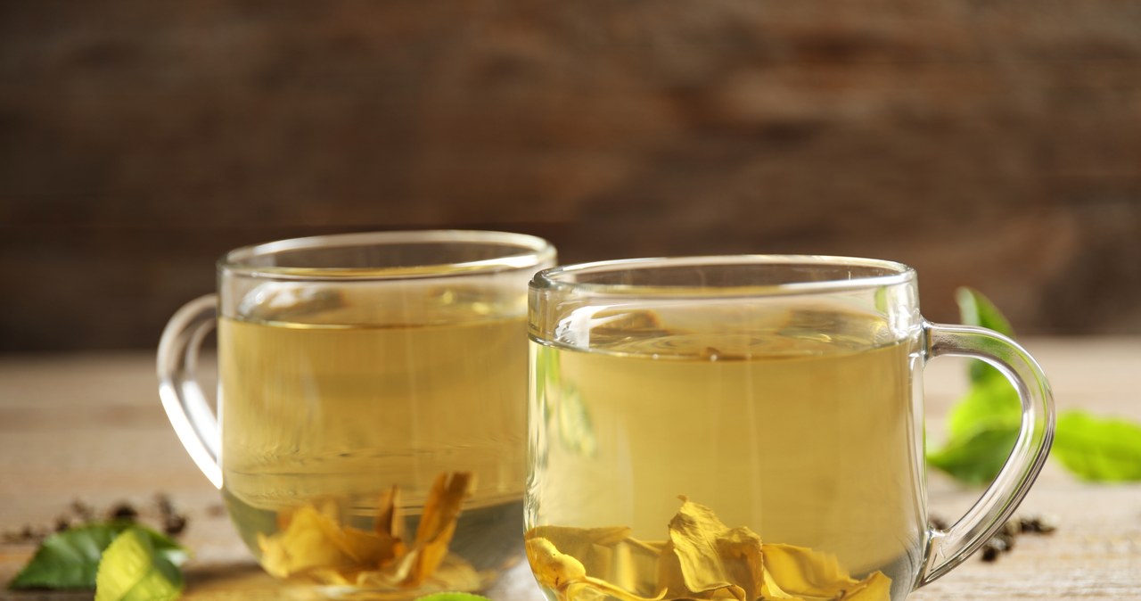 Zielona herbata słynie ze swoich prozdrowotnych właściwości. Może pomóc również przy alergii /123RF/PICSEL