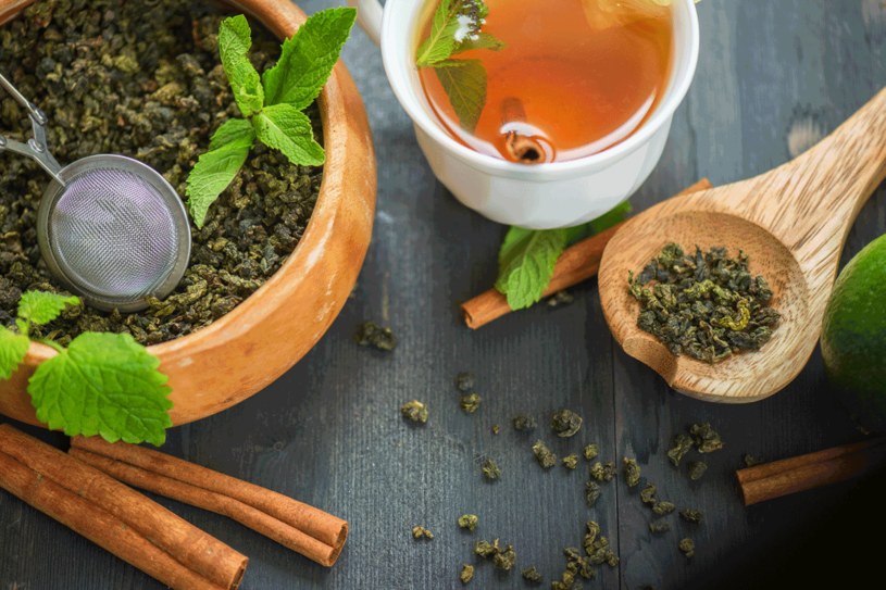 Zielona herbata to dobre źródło przeciwutleniaczy /123RF/PICSEL