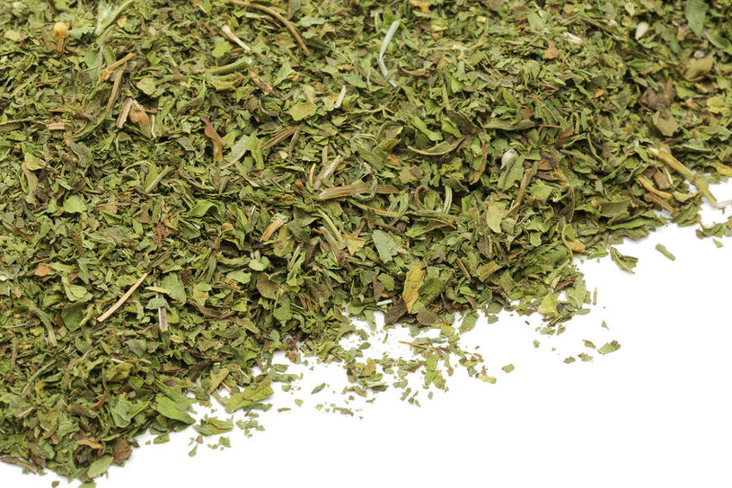 Zielona herbata wykasuje silne działania przeciwnowotworowe /123RF/PICSEL
