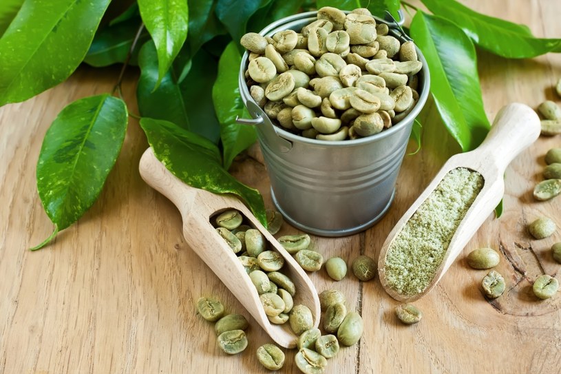 Zielona kawa jest niezwykle pomocna w walce ze zbędnymi kilogramami. /123RF/PICSEL