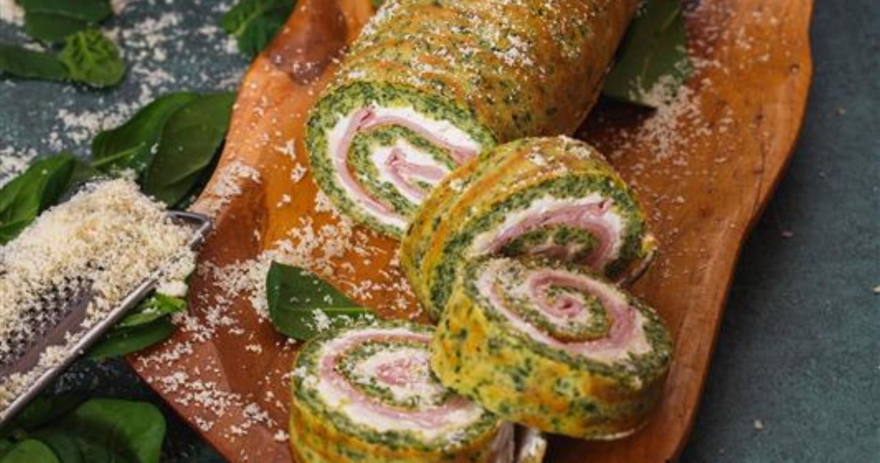 Zielona rolada z pysznym kremowym nadzieniem z szynką / slasta /123RF/PICSEL