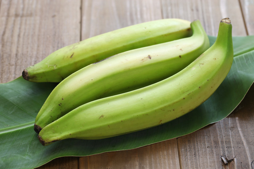 Zielone banany mają zaskakujące działanie na organizm /123RF/PICSEL