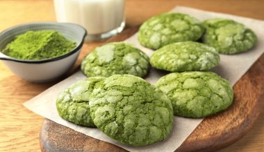 Zielone ciasteczka robią furorę. Prawdziwy hit do kawy i herbaty