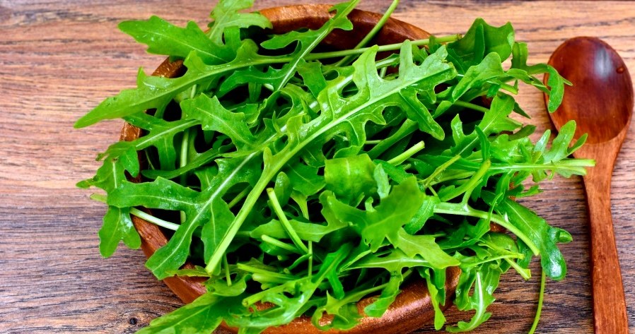 Zielone warzywa liściaste są podstawą diety dobrej dla mózgu /123RF/PICSEL