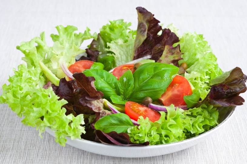 Zielone warzywa liściaste zawierają kwas foliowy, beta-karoten, luteinę, składniki odżywcze, które zbawiennie wpływają na kondycję naszego umysłu /123RF/PICSEL