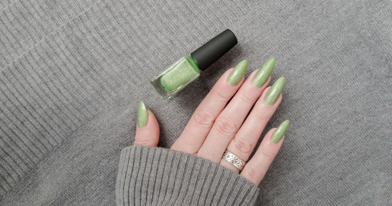 Zielony manicure podbija zimowe trendy. Odkryj jego nowe, zaskakujące oblicze! /123RF/PICSEL