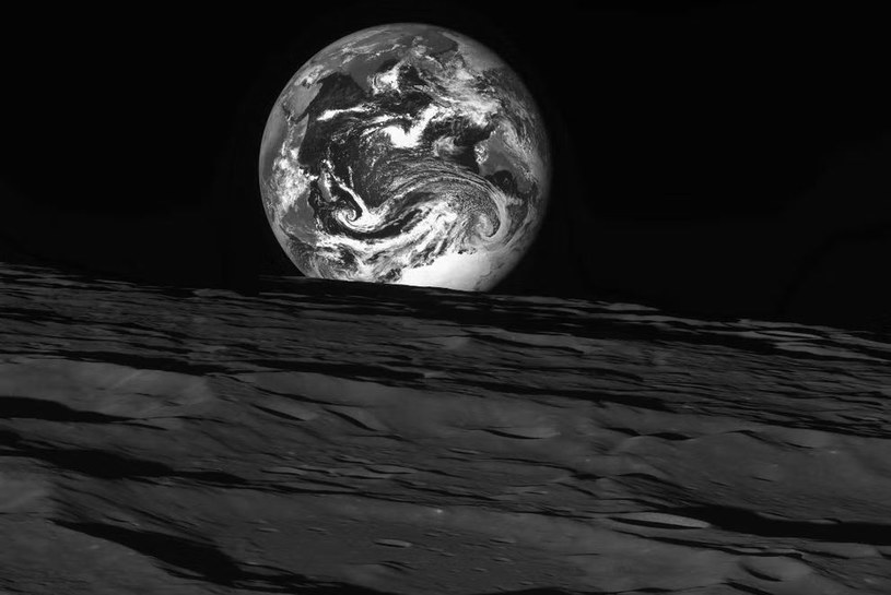 Ziemia i Księżyc na pierwszych zdjęciach Danuri. Korea Południowa goni kosmiczne potęgi