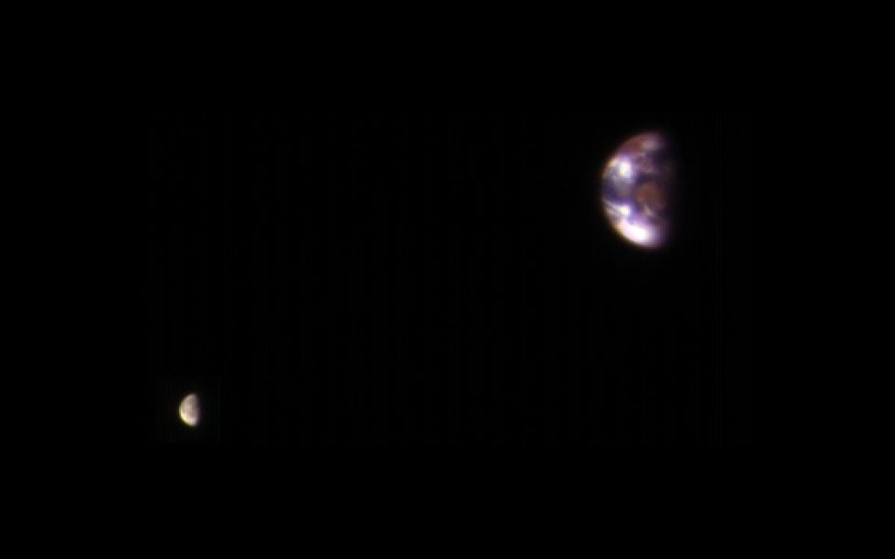 Ziemia i Księżyc obserwowane przez instrument HiRISE /NASA