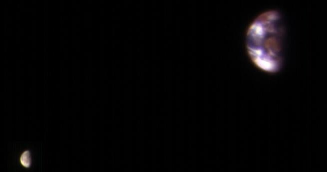 Ziemia i Księżyc z perspektywy Marsa /NASA/JPL-Caltech/Univ. of Arizona /NASA