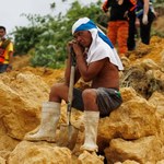 Ziemia osunęła się na Filipinach po przejściu huraganu. Są zabici i ranni