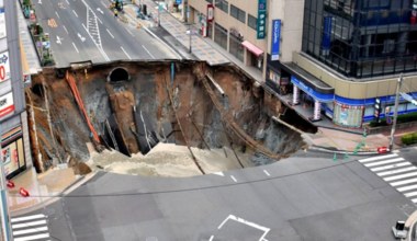 Ziemia otwiera wrota do piekła pochłaniając budynki