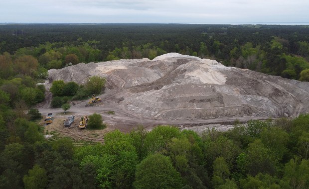 Ziemia z drążenia tunelu posłuży do usypania toru dla quadów i sanek