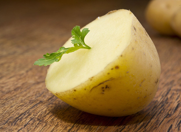 Ziemniak zawiera wiele składników odżywczych. /123RF/PICSEL