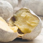 masło Ziemniaki jak z ogniska pieczone w air fryerze. Smakują jak wspomnienie wakacji sprzed lat