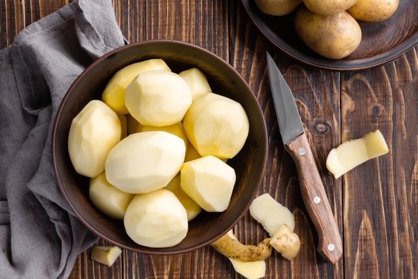 Ziemniaki, które nie nadają się do jedzenia pomogą nam w walce z zabrudzeniami w kuchni /123RF/PICSEL