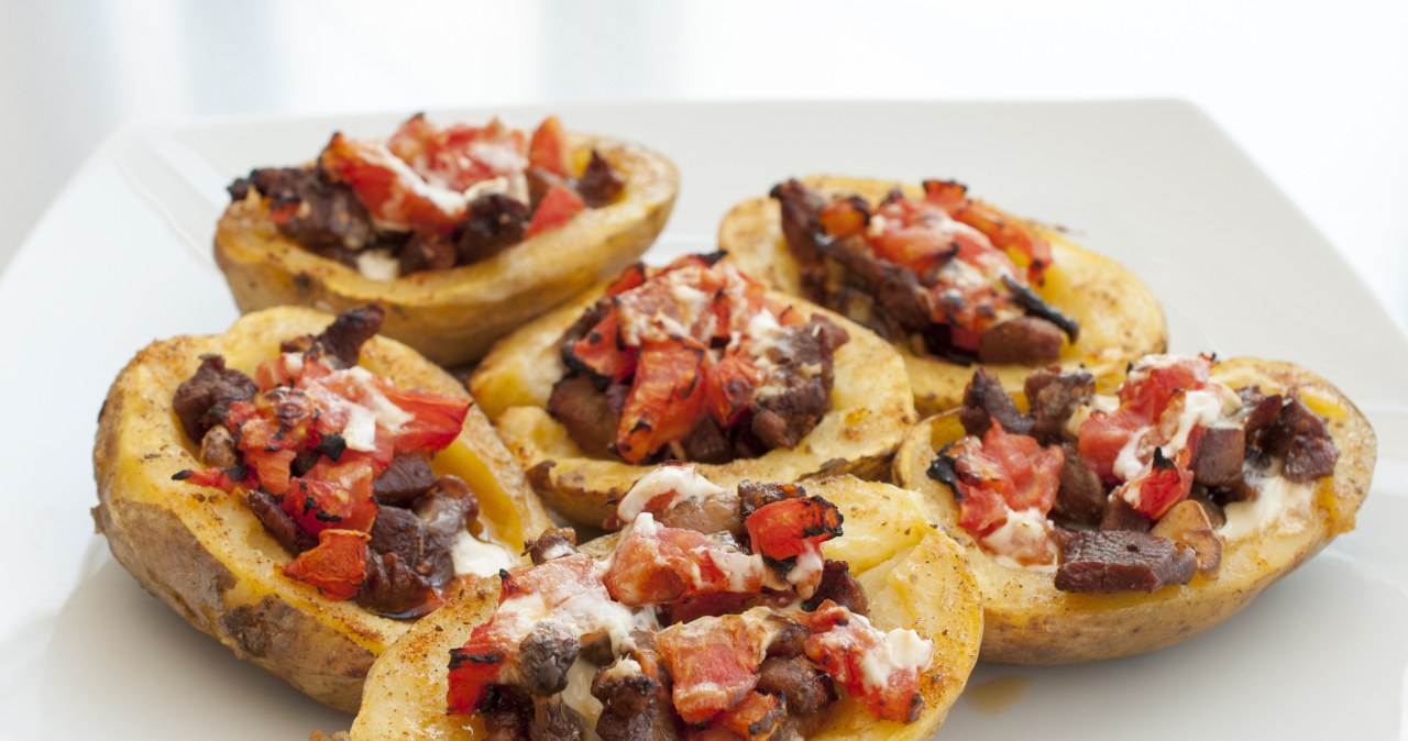 Ziemniaki po zbójnicku to smaczne danie na chłodniejsze dni /anriphoto /123RF/PICSEL