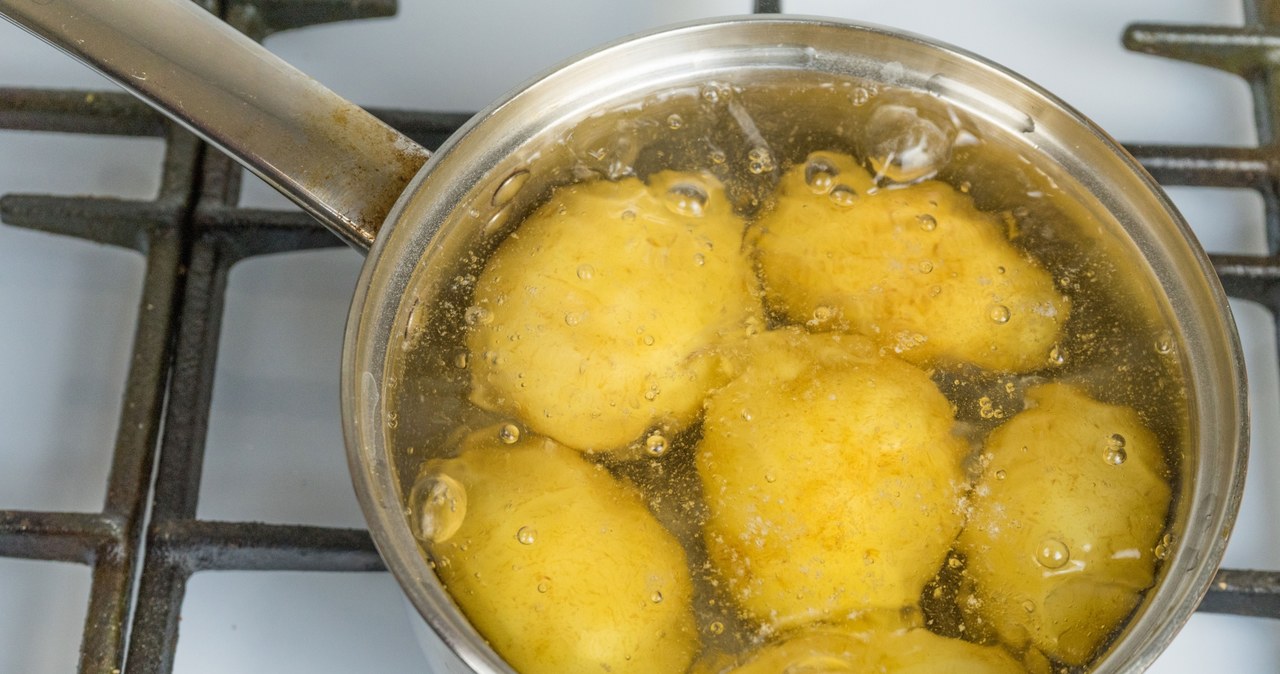 Ziemniaki ugotowane w wodzie są zdrowsze, ale ich przygotowanie może zająć nawet dwa kwadranse /123RF/PICSEL