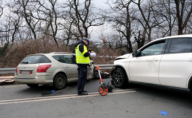 Zignorował „stop” i uderzył w inne auto. 5 rannych w wypadku we Wrocławiu