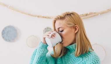 Zima daje się we znaki? Te napoje rozgrzeją cię lepiej, niż zwykła herbata