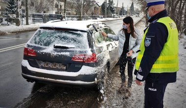 Zimą kierowcy muszą szczególnie uważać na art. 60 i 66, inaczej stracą prawko