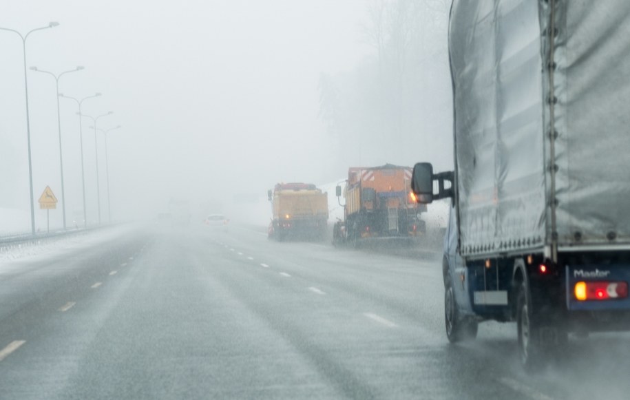 Zima na drogach /Andrzej Grygiel /PAP