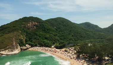 Zimą odwiedź Perłę Karaibów. Na miejscu piaszczyste plaże, lazurowa woda i 30 stopni