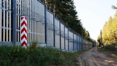 Zima opóźniła prace, ale zapora powstanie. Czterometrowy płot na granicy