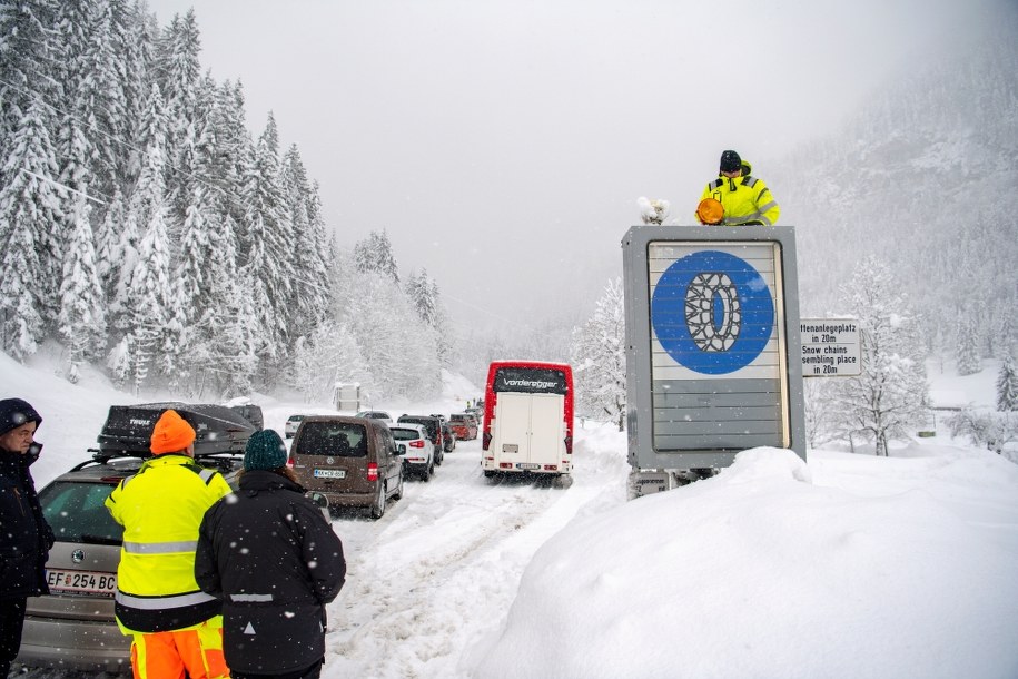 Zima paraliżuje Europę. Zamknięte szkoły, odwołane loty /CHRISTIAN BRUNA /PAP/EPA
