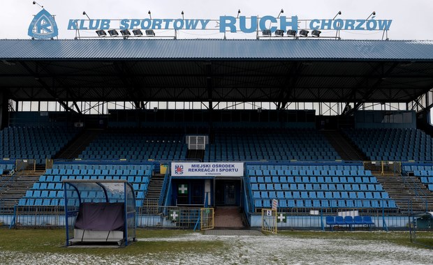 ​Zima przeszkodziła w usunięciu uszkodzonego masztu ze stadionu Ruchu Chorzów