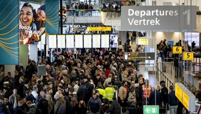 Zima sparaliżowała lotnisko Schiphol. Setki odwołanych lotów