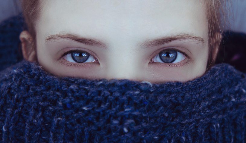 Zimą, tak jak w lecie, nasze oczy wymagają szczególnej uwagi i ochrony. Przestrzegaj kilku zasad, inaczej uszkodzisz wzrok /123RF/PICSEL