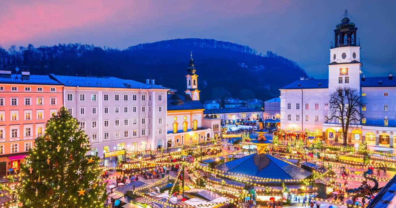 Zimą w Salzburgu jest niezwykle pięknie. Turystów przyciągają między innymi świąteczne jarmarki. /123RF/PICSEL