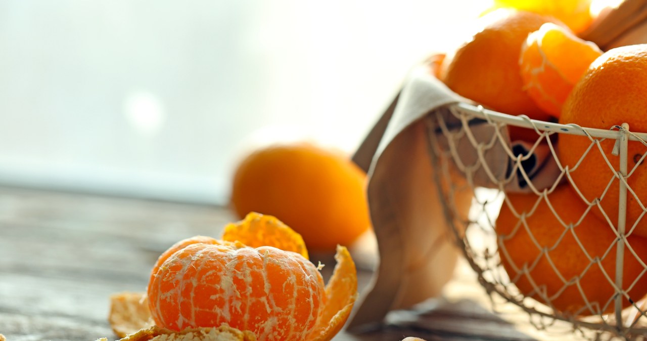 Zimą warto sięgać po mandarynki w różnych wariacjach. To świetny dodatek do herbat, ciast i deserów /Pixel